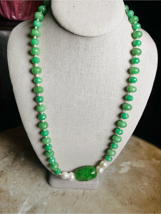 Jewelry - Green Jade Carved Jade Fasted Jade Beaded Necklace with genuine Pearl Artisan
